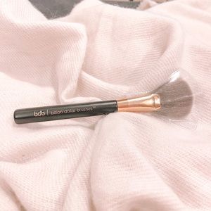 NIP Billion Dollar Beauty Fan Brush